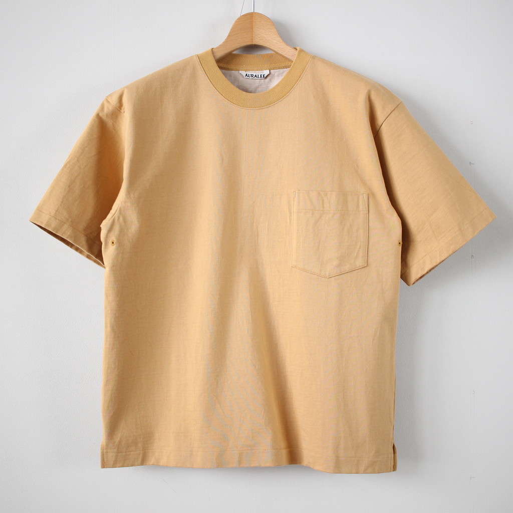 AURALEE | オーラリー [ STAND-UP TEE #CAMEL YELLOW [A8ST01SU] ] – 着楽（チャクラ