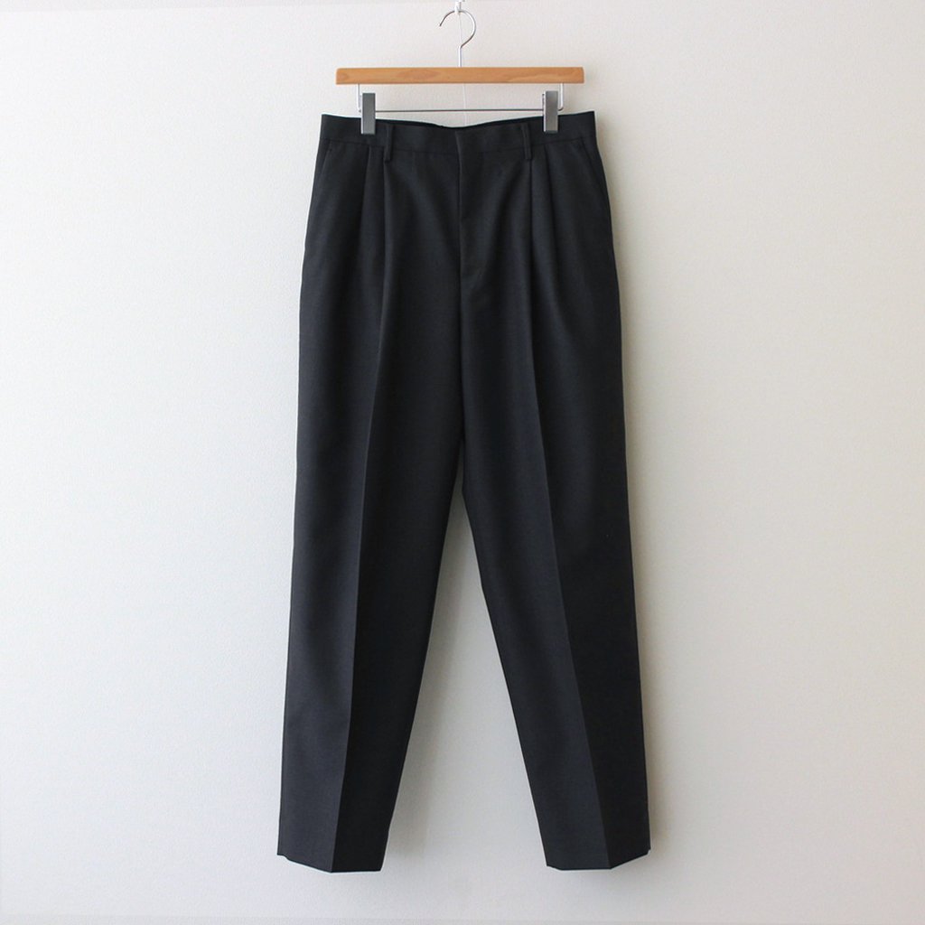 AURALEE BLUEFACED WOOL TWO-TUCK SLACKS - パンツ