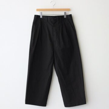 綿チノクロス 製品染 2TUCK WIDE PANTS #BLACK [HK-P010-051] – 着楽 